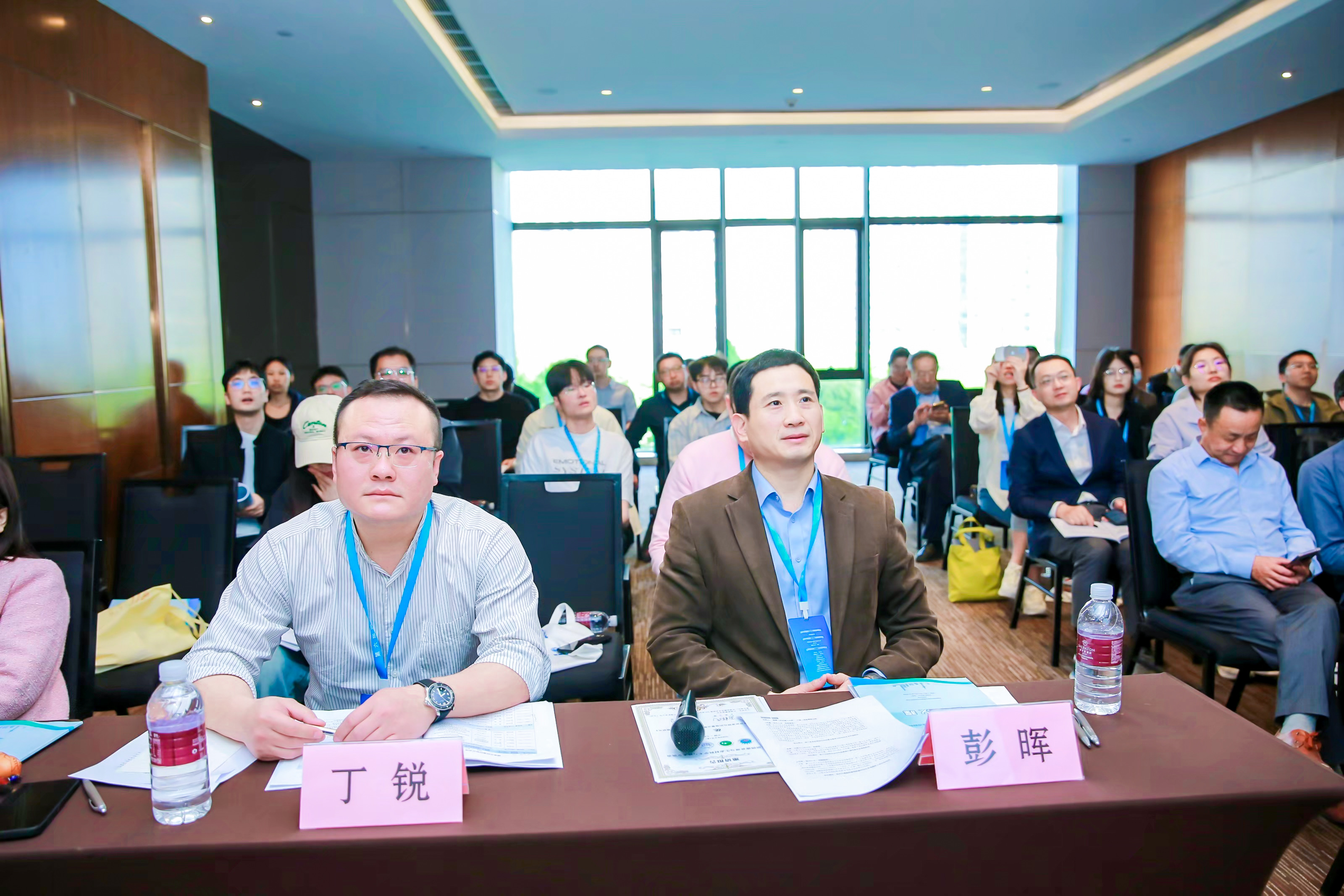 我院丁锐、李晶辉老师参加第六届固废处理与生态材料学术与技术交流会并做学术报告-材料科学与工程学院